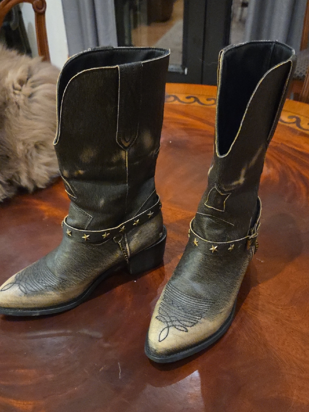 Western Heeled Boots in Distressed Black and Tan